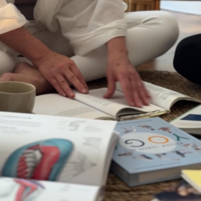 Erika Stalder | ganzheitlicher yoga Lilie blüht in Rosa